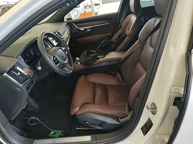 Volvo S90 — Фото автомобиля 10