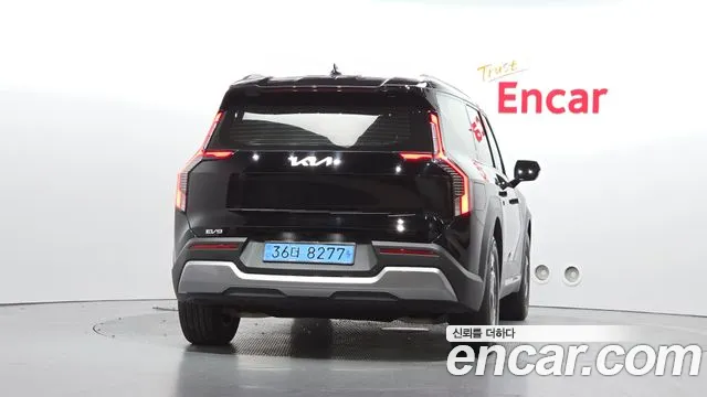 Kia EV9 — Фото автомобиля 4