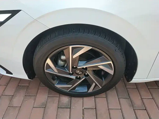 Hyundai Elantra — Фото автомобиля 22