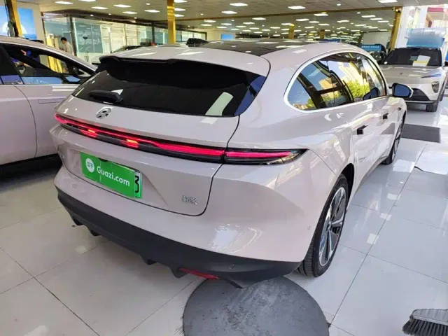 Nio ET5 Touring — Фото автомобиля 6