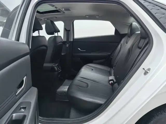 Hyundai Elantra — Фото автомобиля 15
