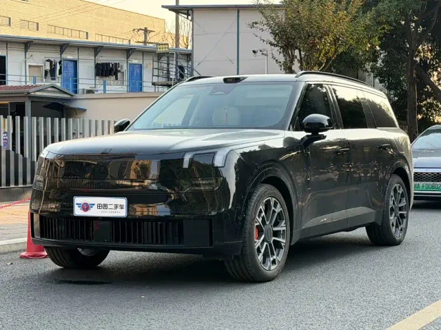 Фотография автомобиля — Lynk & Co 900