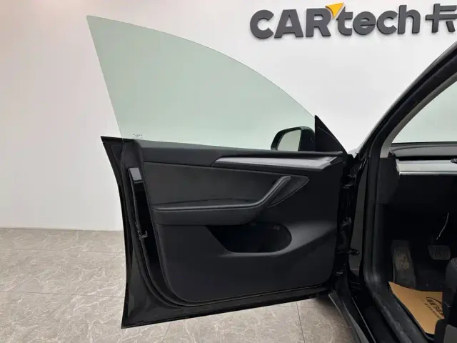 Tesla Model Y — Фото автомобиля 15