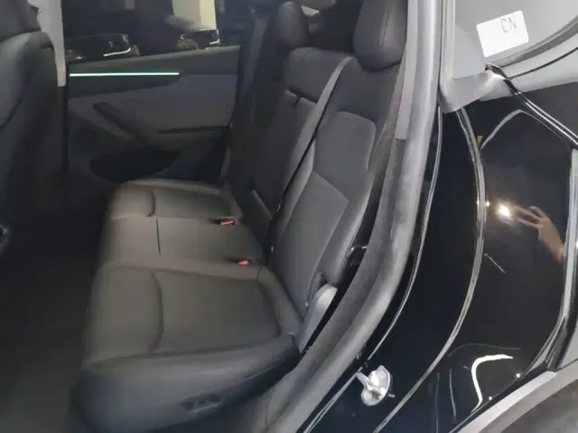 Tesla Model Y — Фото автомобиля 16