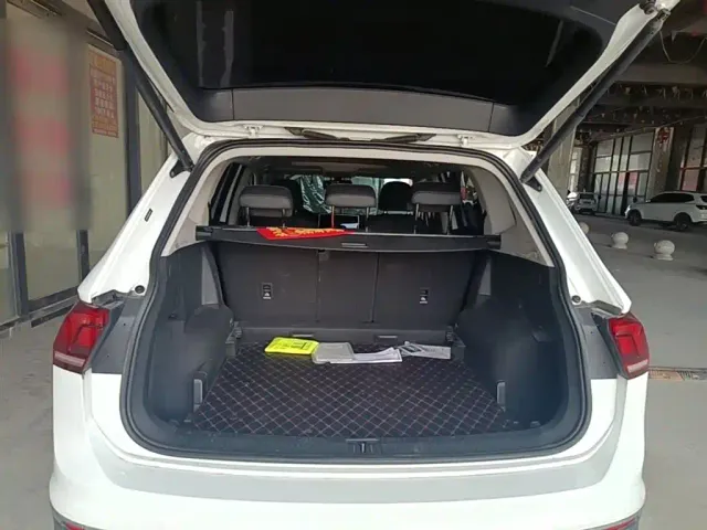 Volkswagen Tiguan L — Фото автомобиля 18