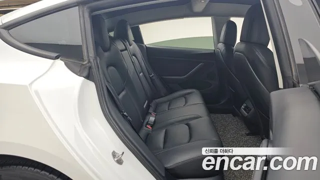 Tesla Model 3 — Фото автомобиля 11