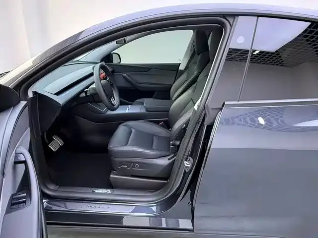 Tesla Model Y — Фото автомобиля 8