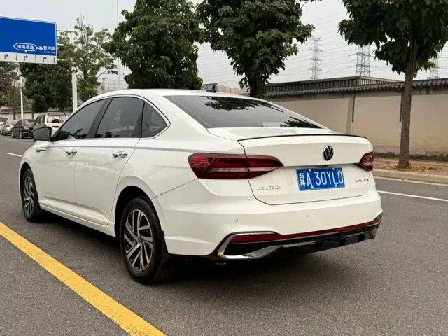 Volkswagen Lavida — Фото автомобиля 11