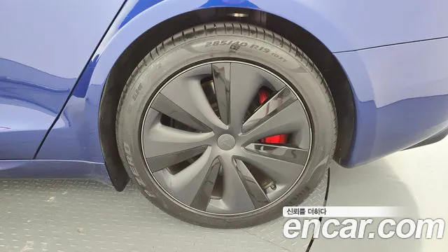 Tesla Model S — Фото автомобиля 20