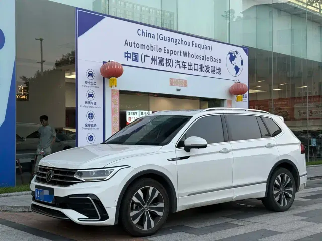 Фотография автомобиля — Volkswagen Tiguan L