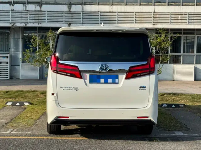 Toyota Alphard — Фото автомобиля 20