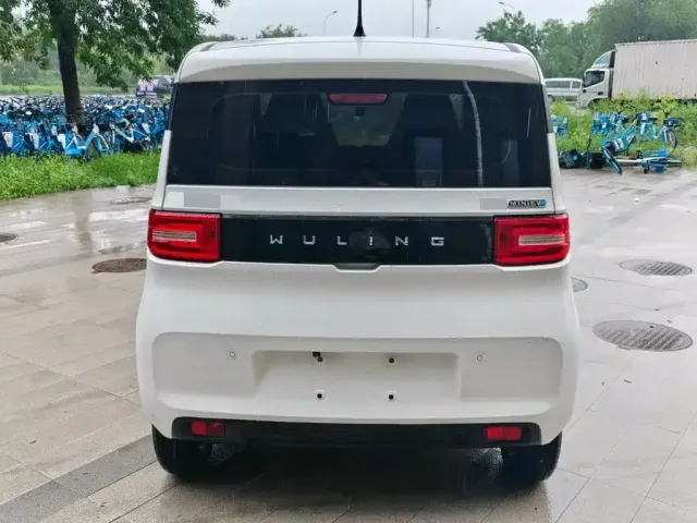 Wuling Hongguang Mini EV — Фото автомобиля 5