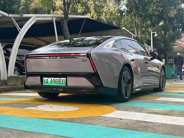 Xpeng P7 — Фото автомобиля 8