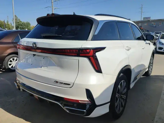 Changan CS75 Plus — Фото автомобиля 3