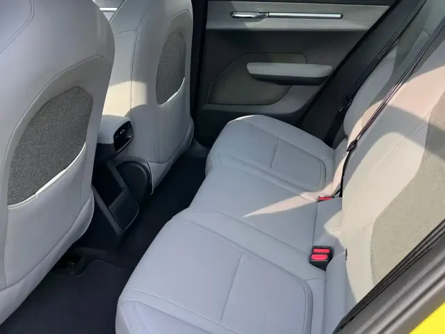 Volvo EX30 — Фото автомобиля 7