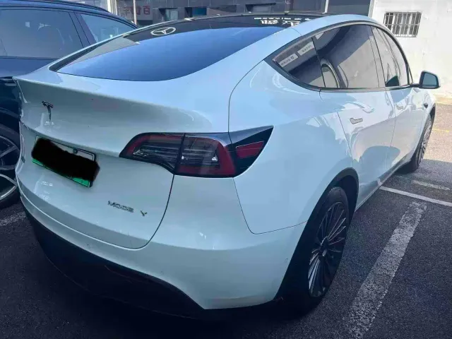 Tesla Model Y — Фото автомобиля 7