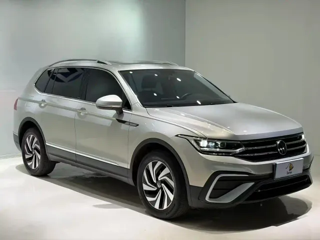 Volkswagen Tiguan L — Фото автомобиля 3