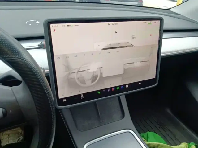 Tesla Model Y — Фото автомобиля 12