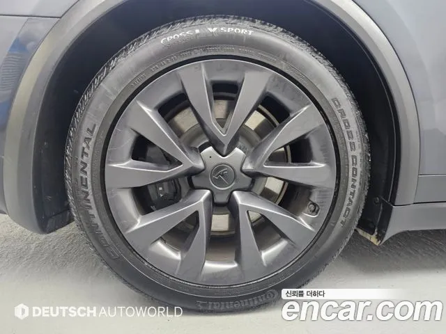 Tesla Model X — Фото автомобиля 13