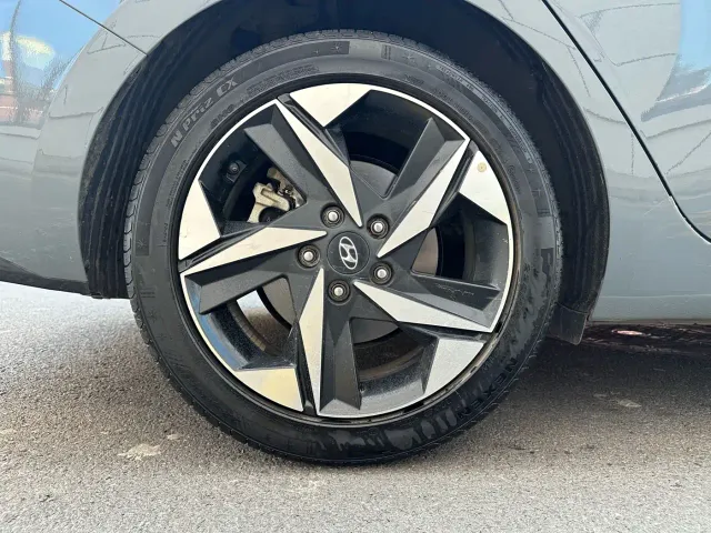 Hyundai Elantra — Фото автомобиля 22