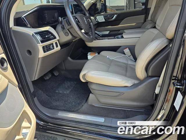 Lincoln Navigator — Фото автомобиля 12