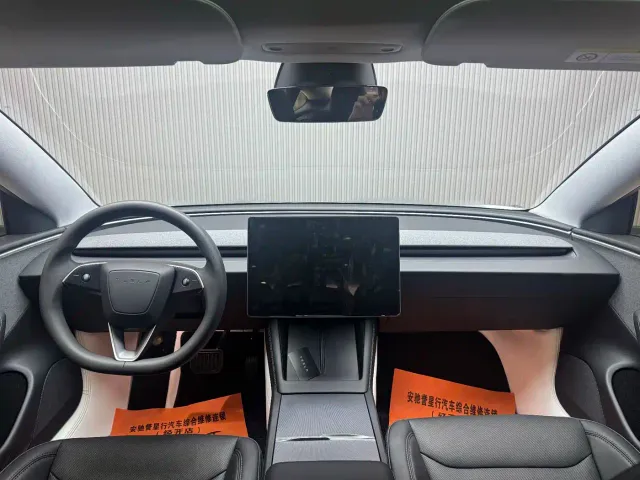 Tesla Model 3 — Фото автомобиля 3