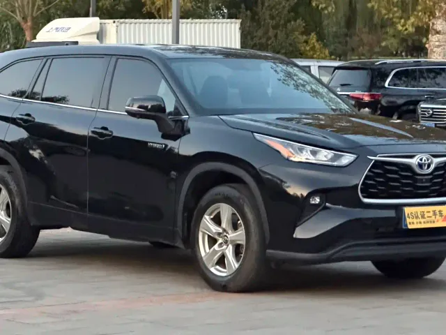 Toyota Highlander — Фото автомобиля 3
