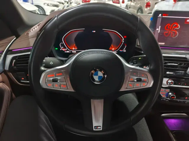 BMW 5 Series — Фото автомобиля 10