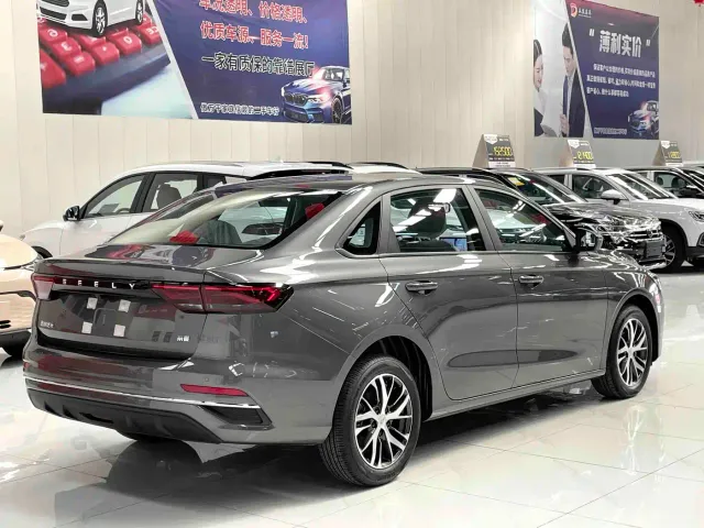 Geely Emgrand — Фото автомобиля 6