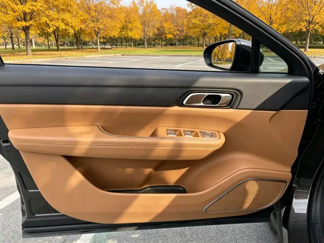 Li Auto ONE — Фото автомобиля 9