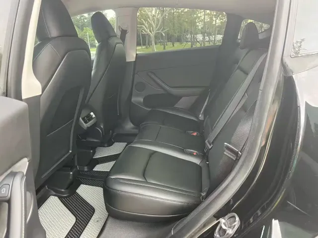 Tesla Model Y — Фото автомобиля 6