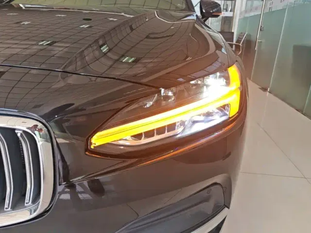 Volvo S90 — Фото автомобиля 23