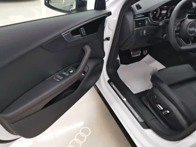 Audi A4L — Фото автомобиля 15