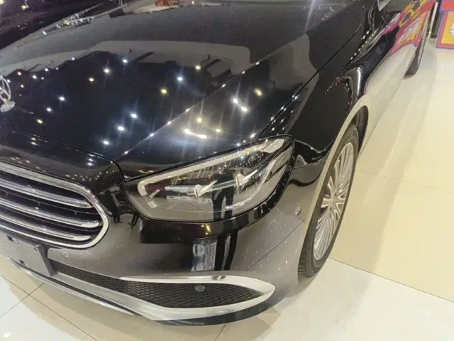 Mercedes-Benz E-Class — Фото автомобиля 23