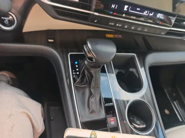 Toyota Granvia — Фото автомобиля 13
