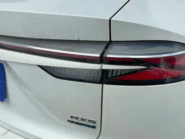 Roewe RX5 — Фото автомобиля 4