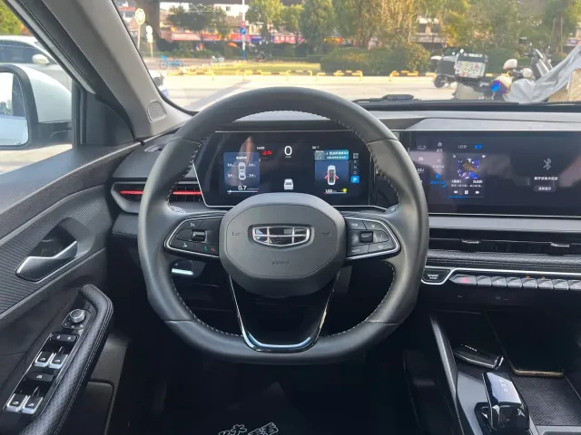 Geely Binrui — Фото автомобиля 9