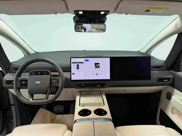 Li Auto MEGA — Фото автомобиля 5