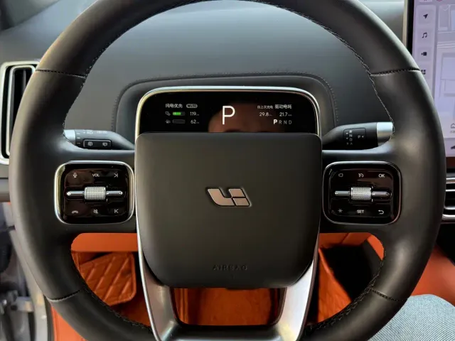Li Auto L8 — Фото автомобиля 17