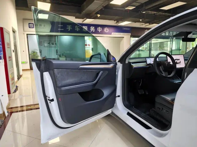 Tesla Model Y 2022 Facelift Long Range All-Wheel Drive Version — Фото автомобиля 6