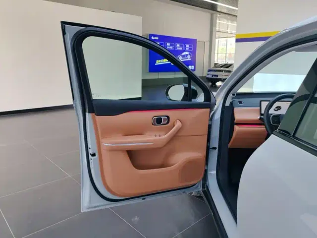 Leapmotor C10 — Фото автомобиля 7