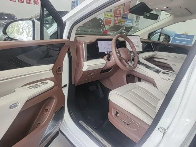 BYD Xia — Фото автомобиля 15