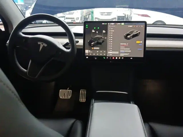 Tesla Model Y — Фото автомобиля 9