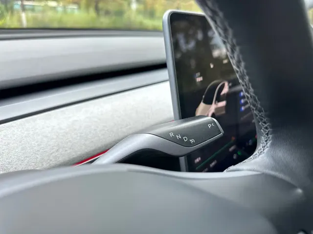 Tesla Model Y — Фото автомобиля 15