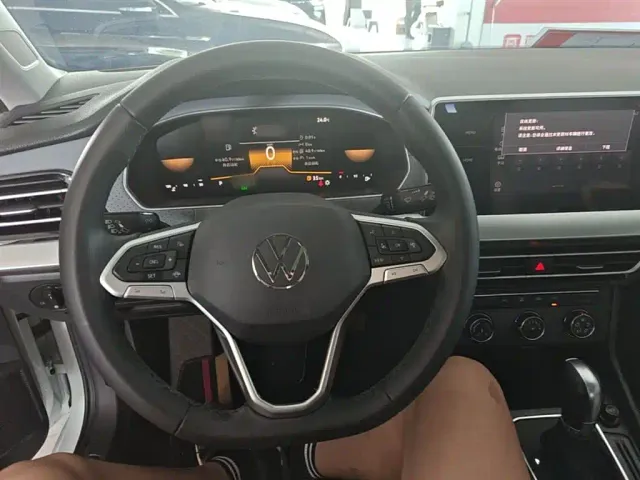 Volkswagen Lavida — Фото автомобиля 10