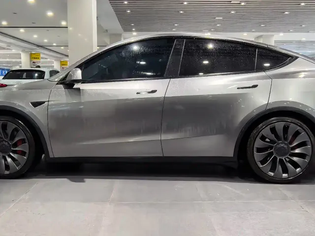 Tesla Model Y — Фото автомобиля 7