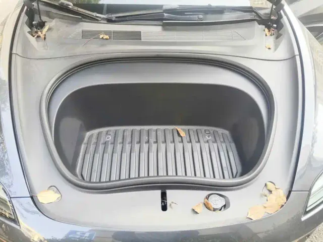 Tesla Model 3 — Фото автомобиля 3