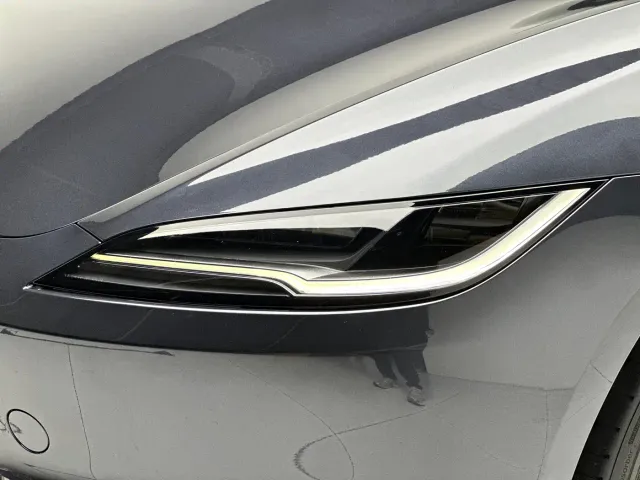 Tesla Model 3 — Фото автомобиля 15