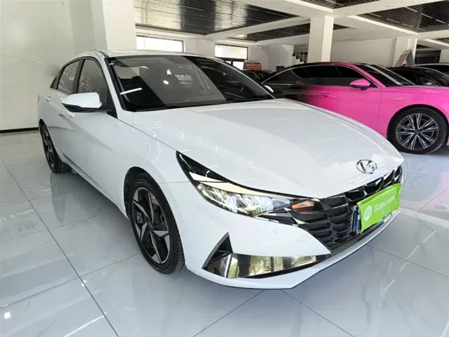 Hyundai Elantra — Фото автомобиля 3