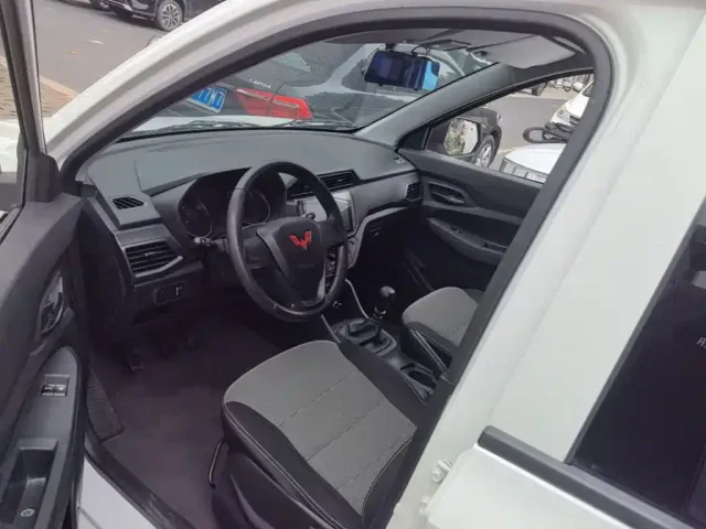 Wuling Hongguang — Фото автомобиля 15